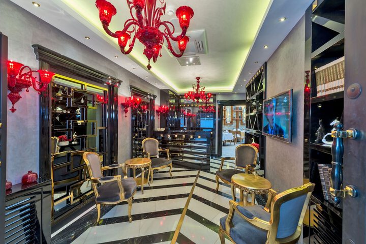 Entrance & Lobby