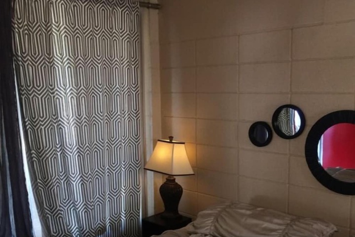 Room 10 of 28