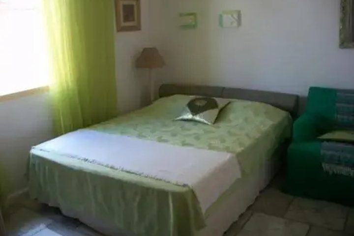 Room 5 of 11