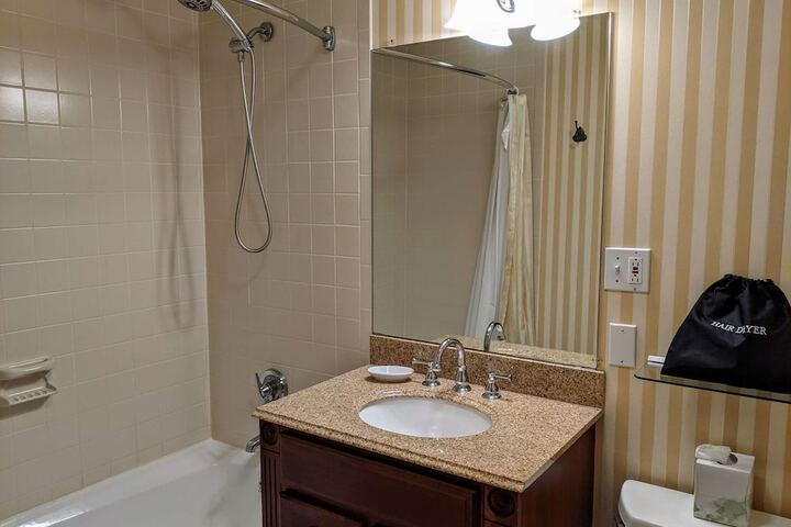 Room 200 of 258
