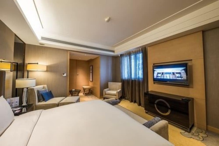 Room 6 of 79