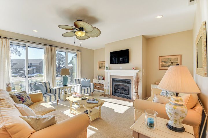Walk to Beach: Home w / Pool Access in White Stone