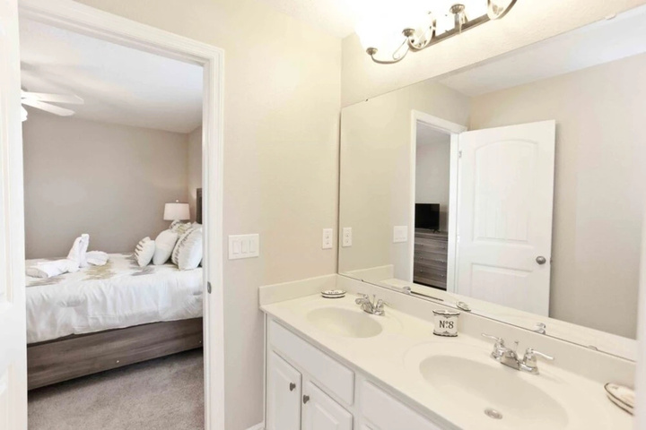 Room 8 of 21