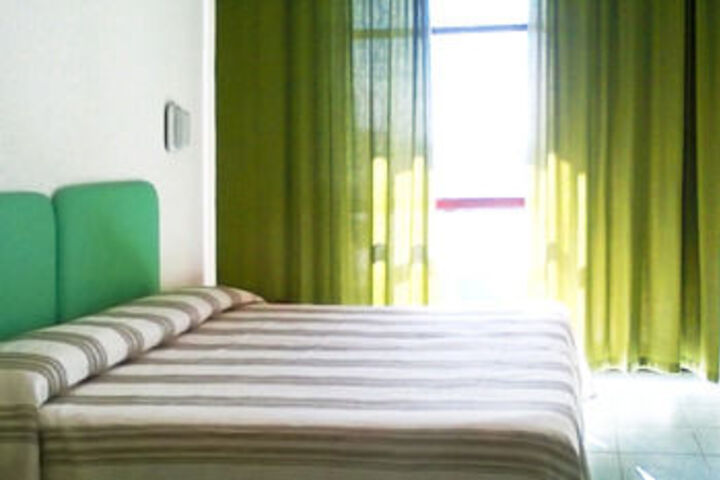 Room 11 of 33