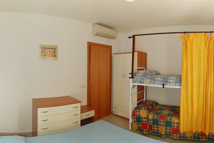 Room 4 of 30