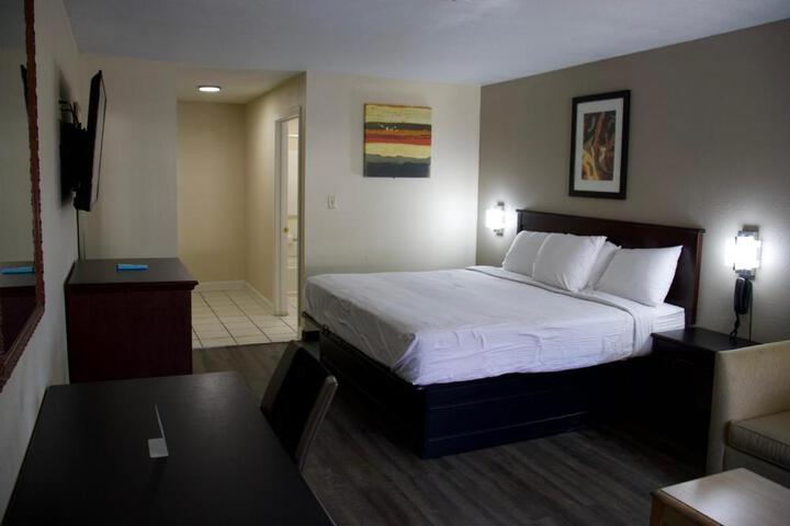 Standard | King Bed (10 of 15)