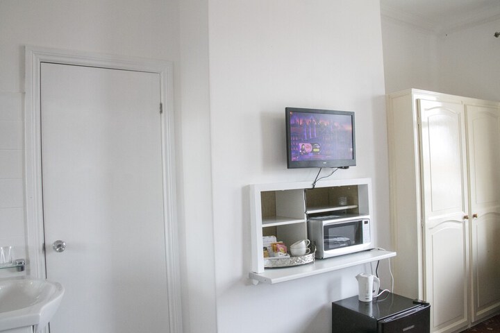 Room 42 of 174