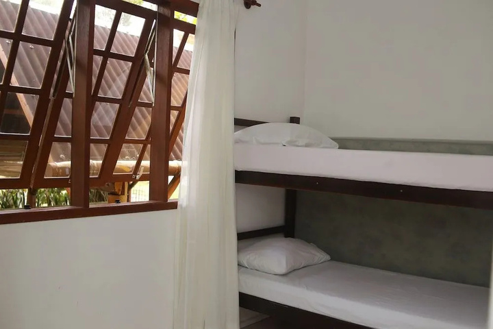 Room 6 of 18