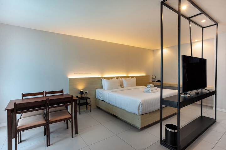 Room 33 of 71