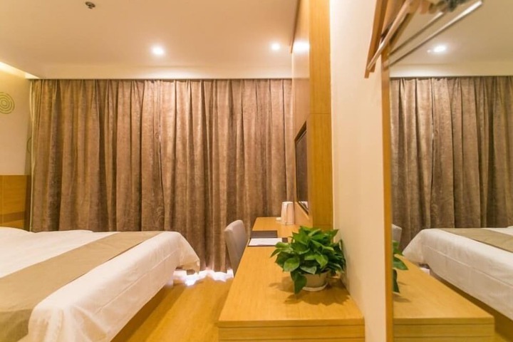 Room 9 of 52