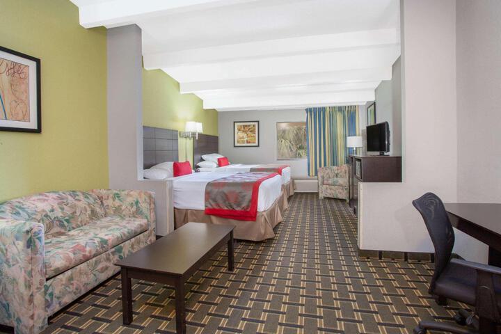 2 Queen Beds (8 of 8)