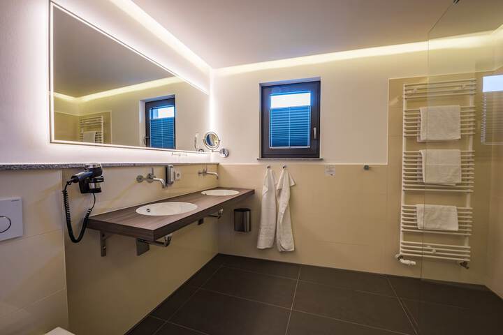 Room 47 of 92