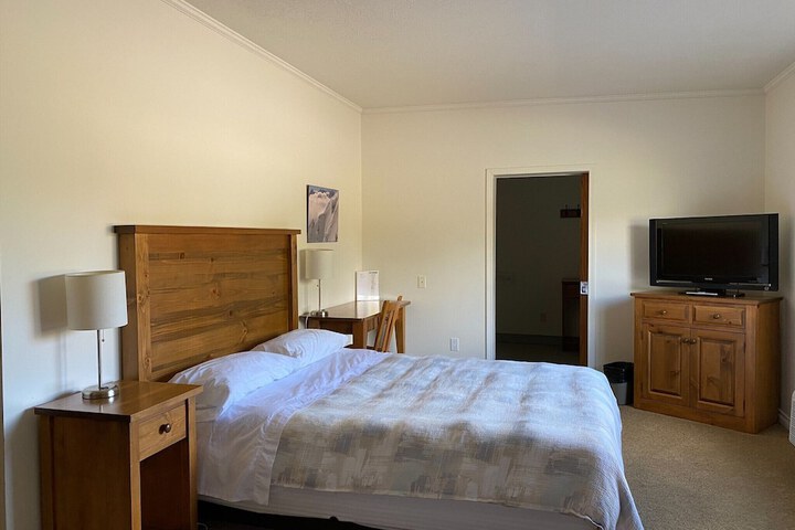 Room 8 of 28