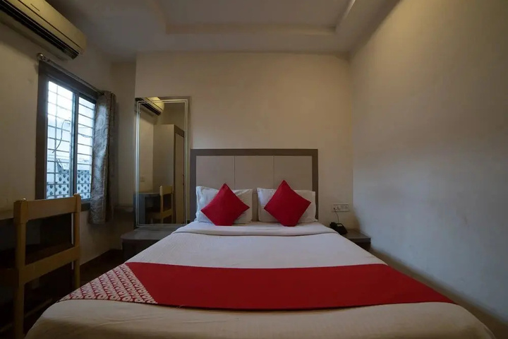 Room 3 of 10
