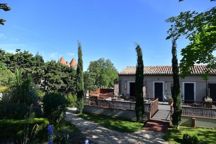 Hero Image 1 of 101