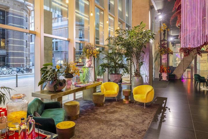 Entrance & Lobby
