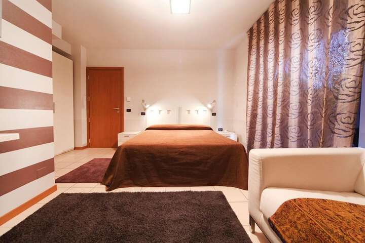 Room 5 of 28