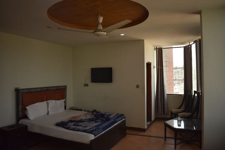 Room 3 of 8