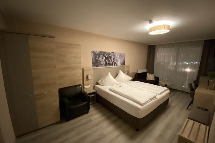 Room 28 of 82