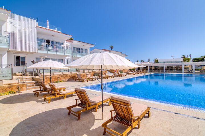 Pools & Facilities