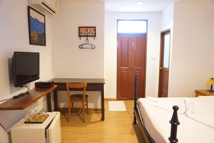 Room 27 of 64