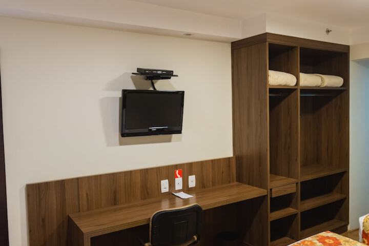 Room 52 of 119