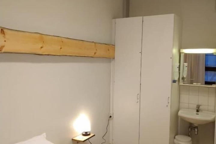 Room 5 of 69