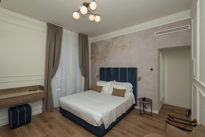 Room 9 of 118