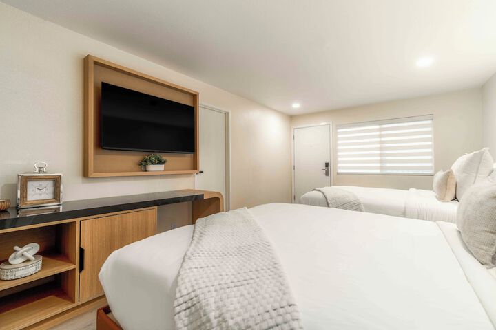 Exterior of LYFE INN & SUITES by AGA - San Diego Airport / Point Loma