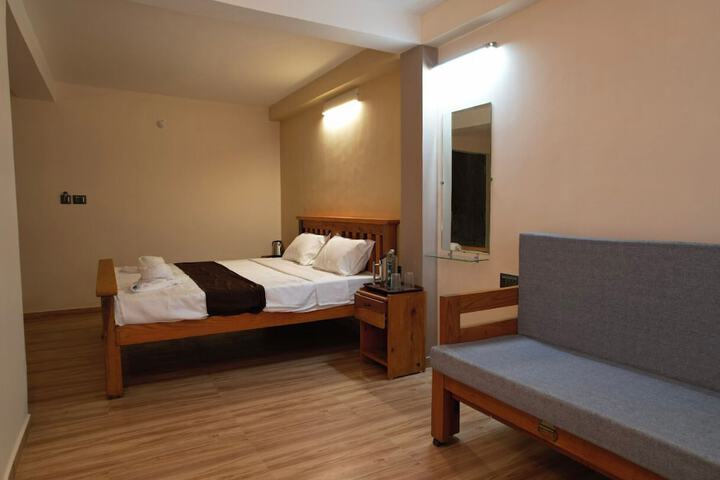 Room 16 of 28