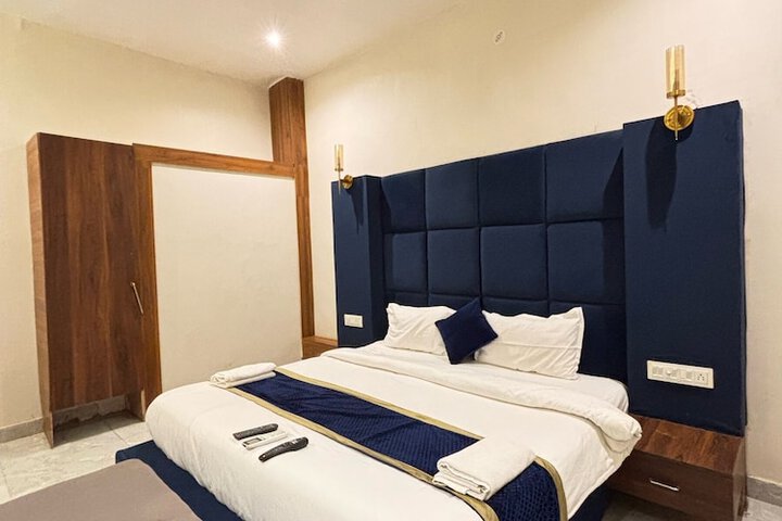 Room 16 of 38