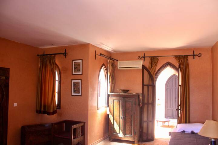 Room 9 of 32