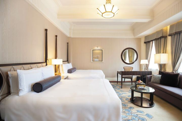 Room 43 of 182