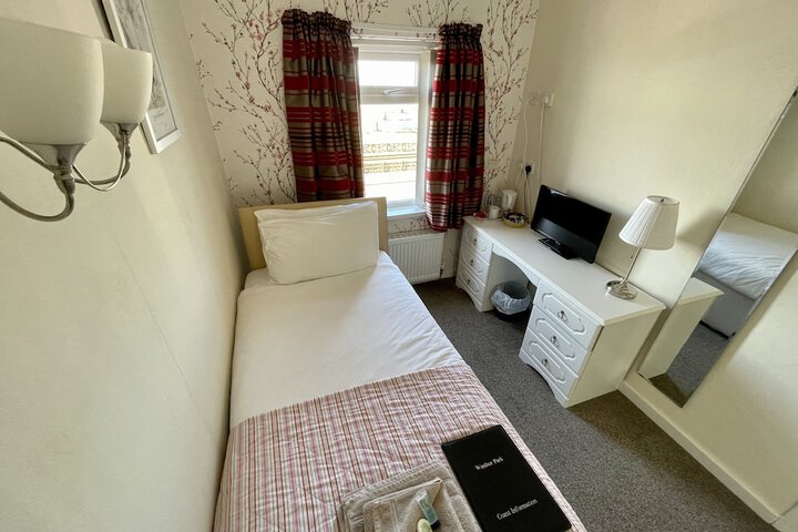 Room 30 of 141