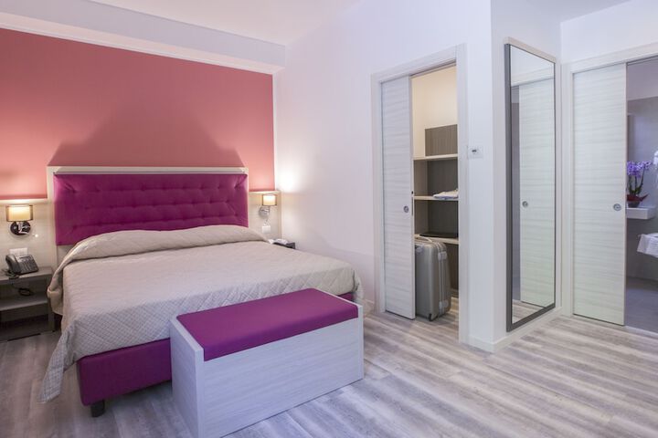 Room 3 of 38