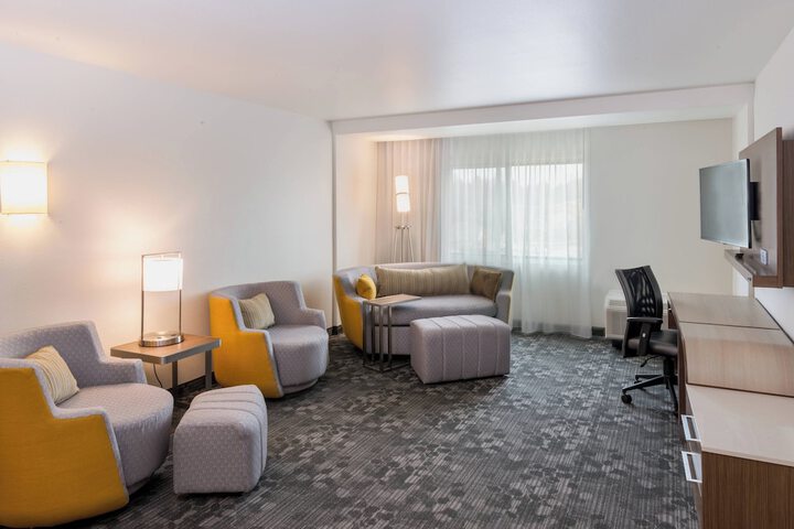 Room 15 of 36