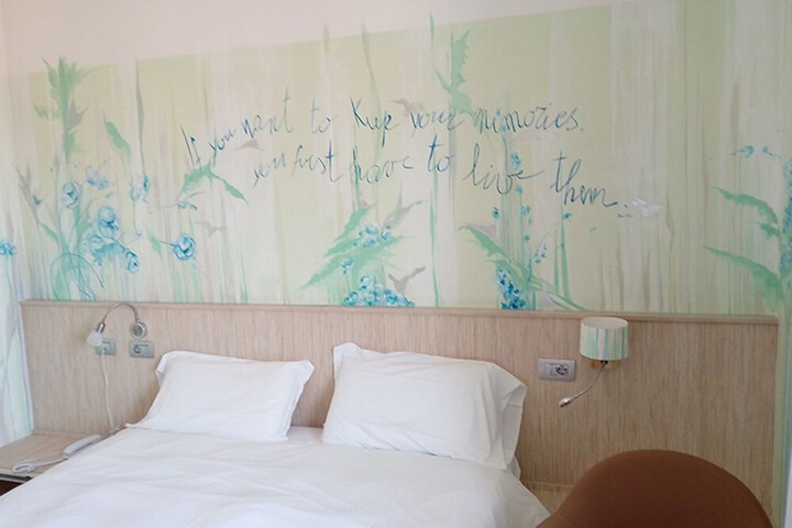 Room 9 of 36