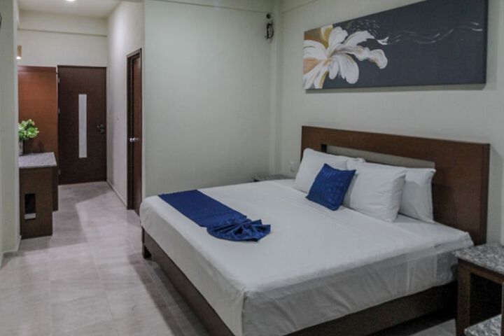 Room 12 of 34