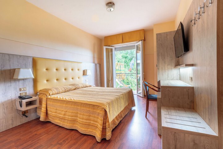 Room 5 of 44