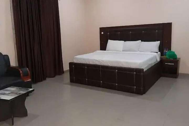 Room 7 of 27