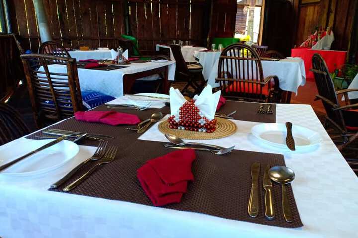 Dining 9 of 12
