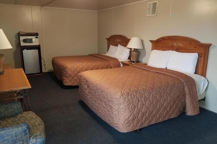 1 Queen Bed (11 of 11)