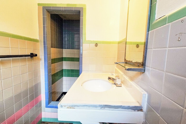 Room 15 of 23
