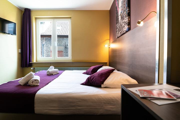 Room 12 of 53