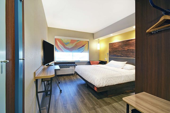 Room 13 of 32