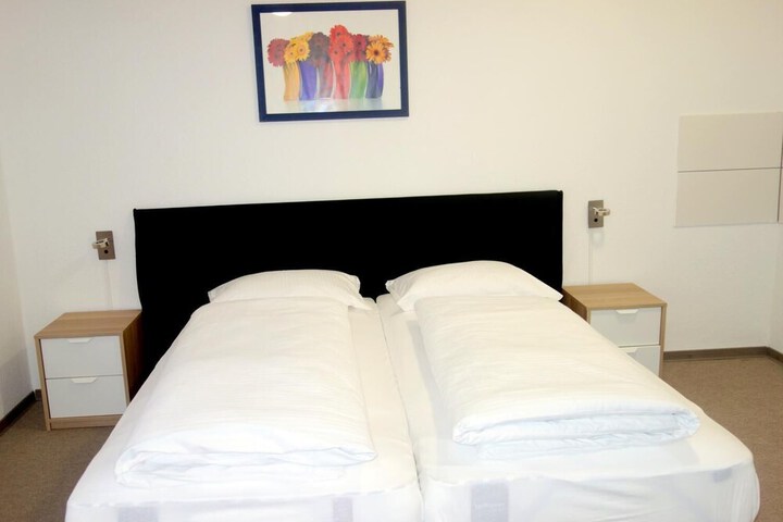 Room 7 of 27