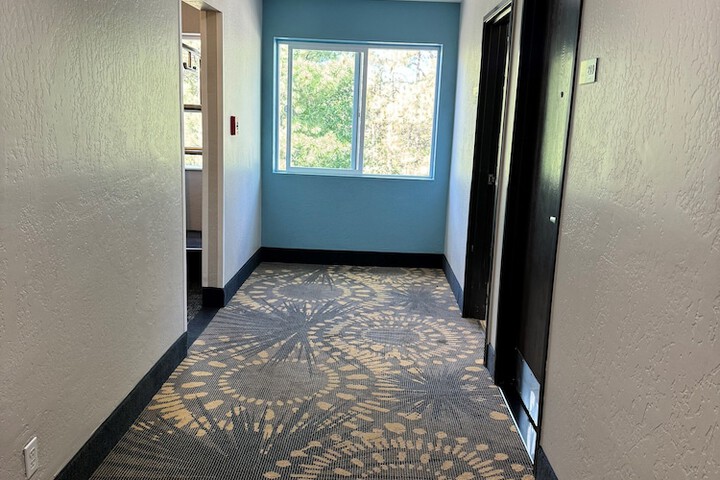 Ballroom/Hall 68 of 77