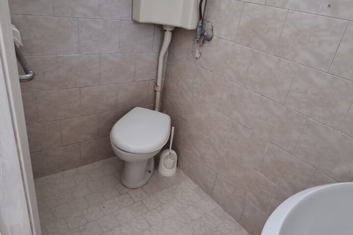Room 6 of 7