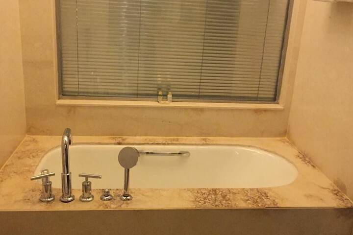 Room 21 of 38