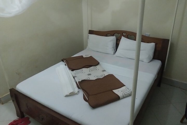 Room 5 of 28